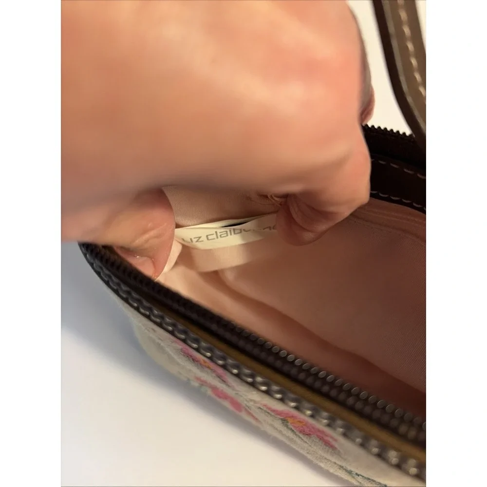 Liz Claiborne zipper closure